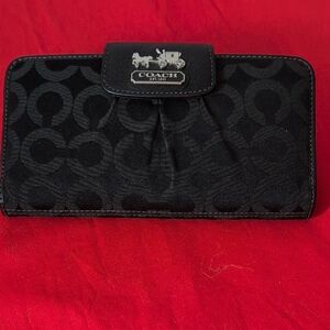 Coach Black Key & Card Holder Sleek Design